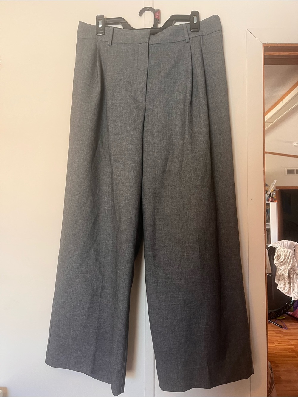 Aritzia Babaton Women’s Gray Trousers